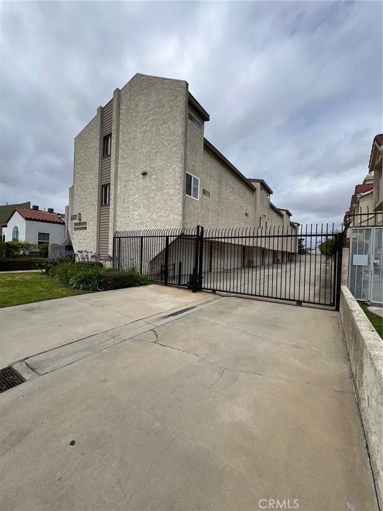 1217 W 168th