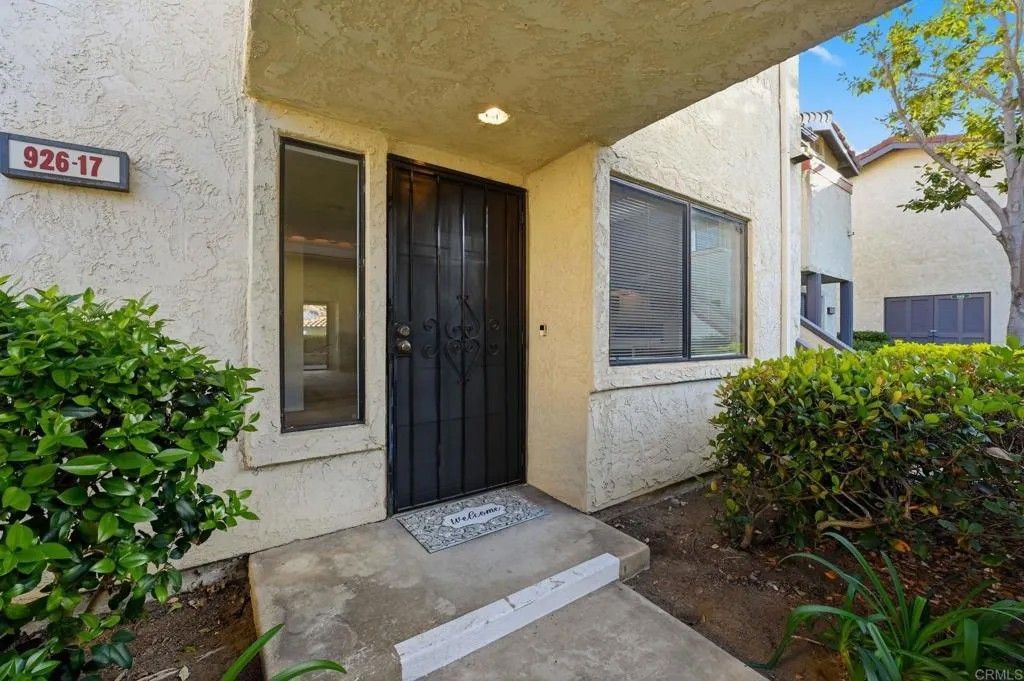 Photo of 926 Lupine Hills #17, Vista, CA 92081 (MLS # NDP2603288)