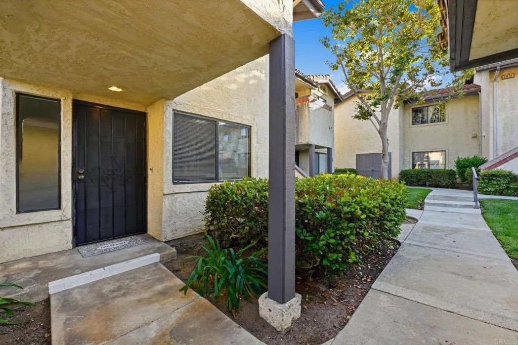 Photo of 926 Lupine Hills #17, Vista, CA 92081 (MLS # NDP2603288)