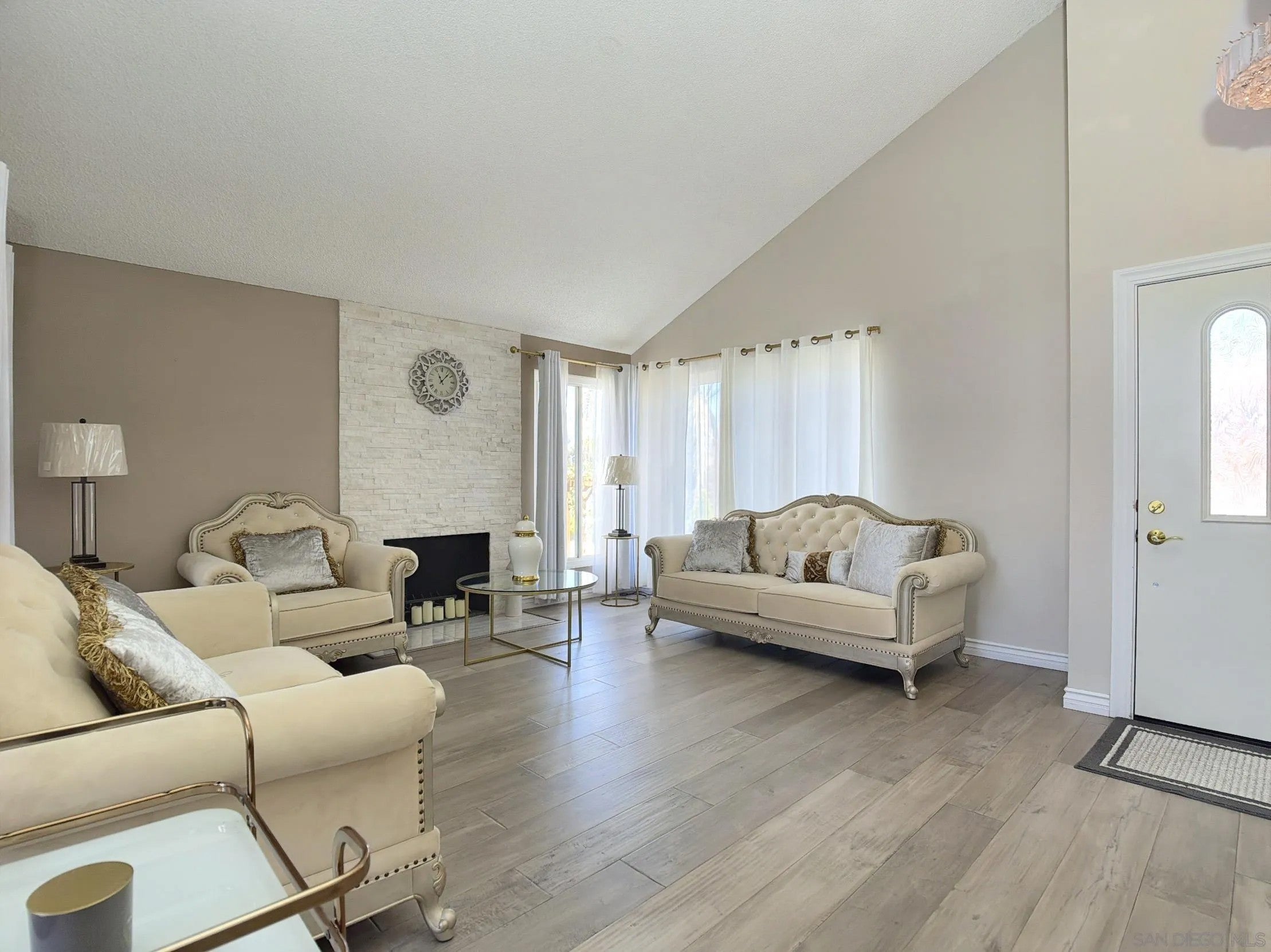 10295 Moorpark