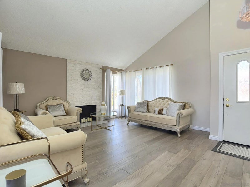10295 Moorpark