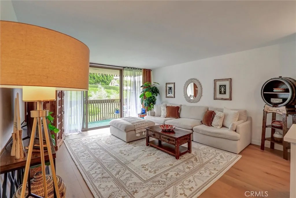 6542 Ocean Crest c212