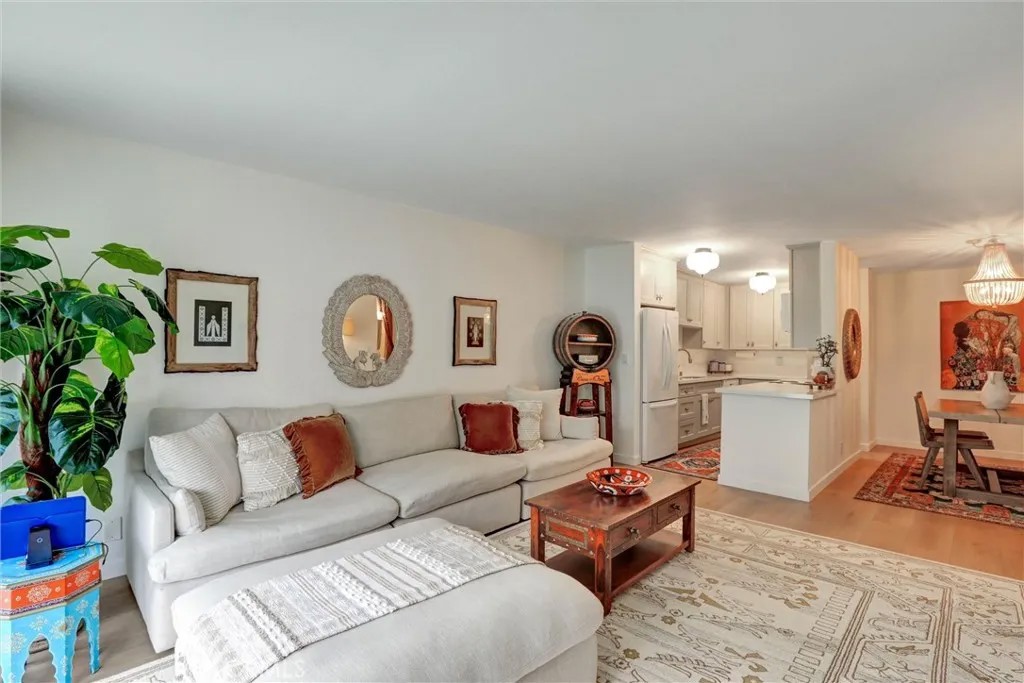 6542 Ocean Crest c212