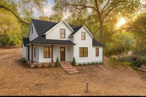 Photo of 0 Elzevir Rd & Morro Dr, Woodland Hills, CA 91364 (MLS # SR26062606)