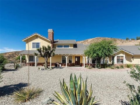 Photo of 13602 Sego Rd, Agua Dulce, CA 91390 (MLS # SR26079584)