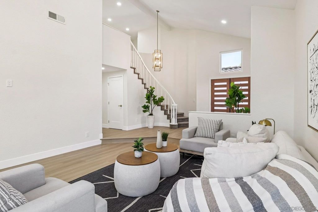 Photo of 664 Crescent Dr, Chula Vista, CA 91911 (MLS # 250045894)