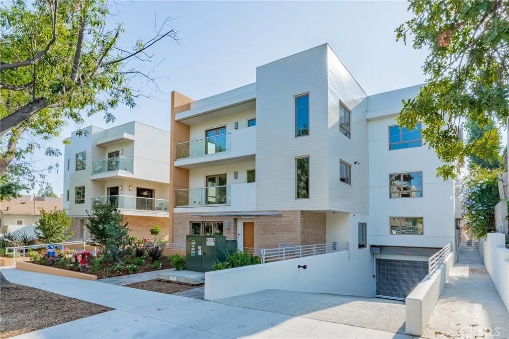 137 S Wilson Avenue 106