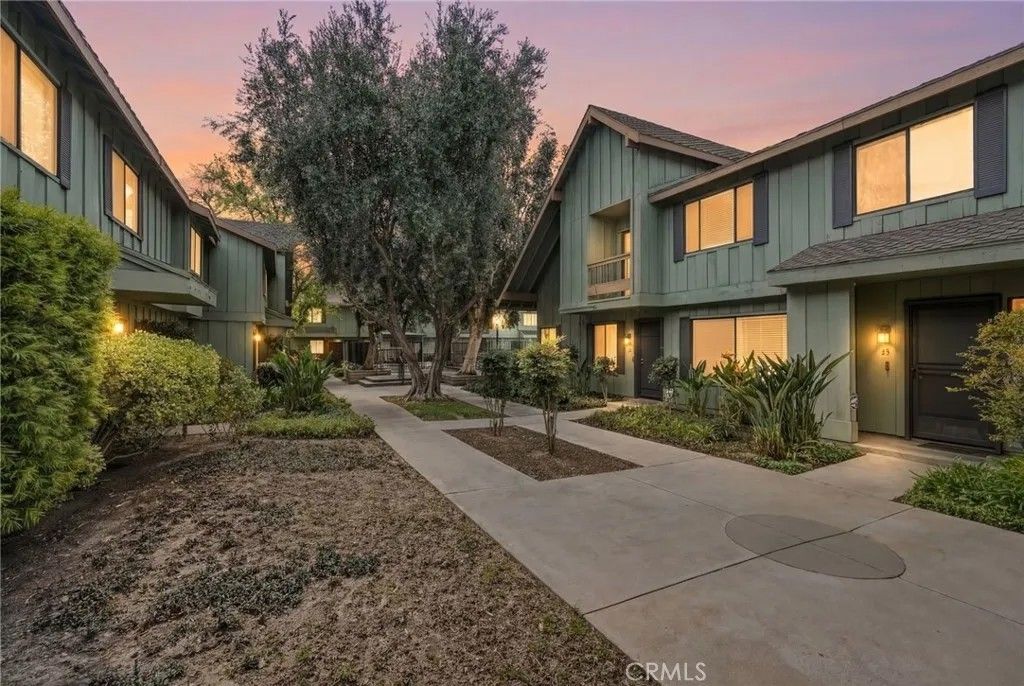 Photo of 20120 Runnymede Street #17, Winnetka, CA 91306 (MLS # SR26048846)