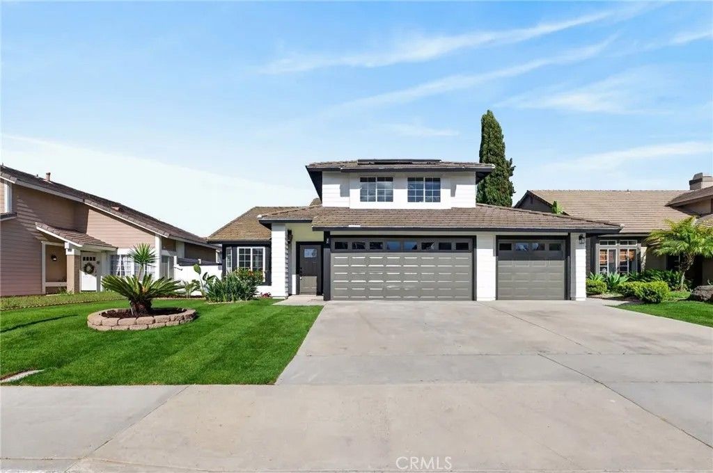 Photo of 774 Foxwood DR, Oceanside, CA 92057 (MLS # SW26098505)