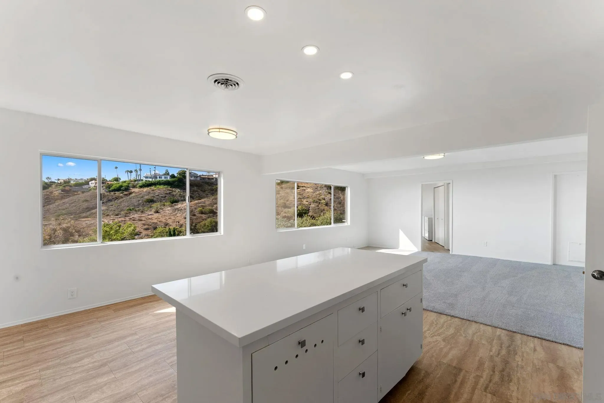 La Jolla, California 92037, United States, 3 Bedrooms Bedrooms, ,3 BathroomsBathrooms,Residential,Active,165341