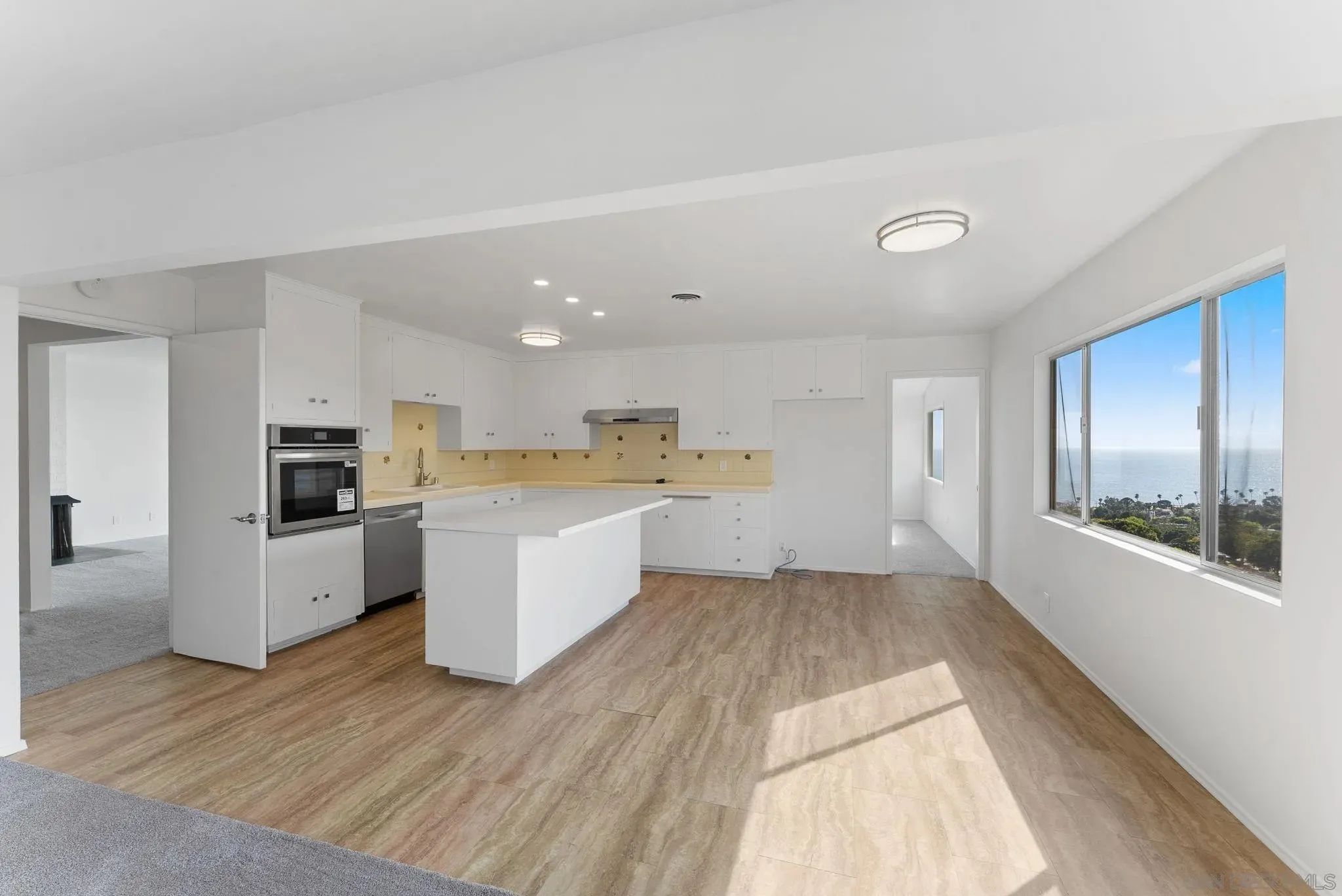 La Jolla, California 92037, United States, 3 Bedrooms Bedrooms, ,3 BathroomsBathrooms,Residential,Active,165341