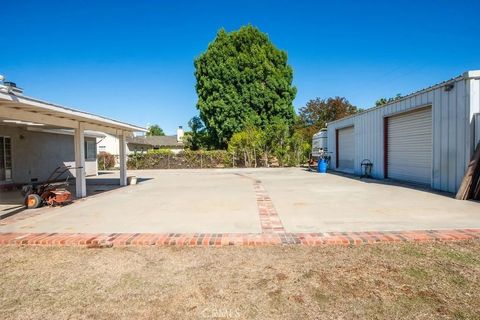 Tiny photo for 6912 Louise Ave, Lake Balboa, CA 91406 (MLS # SR25242955)