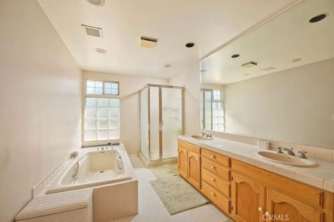 Tiny photo for 6912 Louise Ave, Lake Balboa, CA 91406 (MLS # SR25242955)