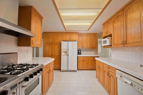 Tiny photo for 6912 Louise Ave, Lake Balboa, CA 91406 (MLS # SR25242955)