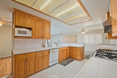 Tiny photo for 6912 Louise Ave, Lake Balboa, CA 91406 (MLS # SR25242955)