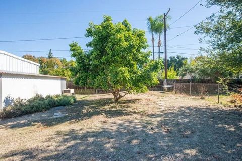 Tiny photo for 6912 Louise Ave, Lake Balboa, CA 91406 (MLS # SR25242955)