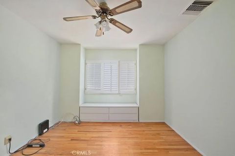 Tiny photo for 6912 Louise Ave, Lake Balboa, CA 91406 (MLS # SR25242955)