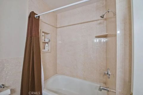 Tiny photo for 6912 Louise Ave, Lake Balboa, CA 91406 (MLS # SR25242955)