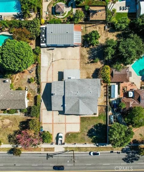 Tiny photo for 6912 Louise Ave, Lake Balboa, CA 91406 (MLS # SR25242955)