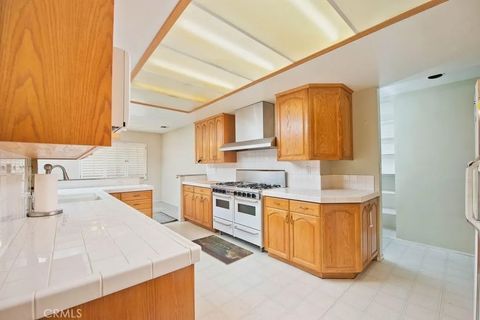 Tiny photo for 6912 Louise Ave, Lake Balboa, CA 91406 (MLS # SR25242955)