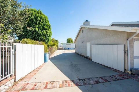 Tiny photo for 6912 Louise Ave, Lake Balboa, CA 91406 (MLS # SR25242955)