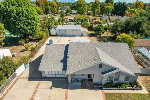 Tiny photo for 6912 Louise Ave, Lake Balboa, CA 91406 (MLS # SR25242955)