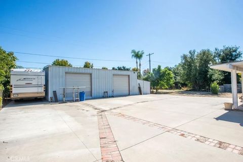 Tiny photo for 6912 Louise Ave, Lake Balboa, CA 91406 (MLS # SR25242955)