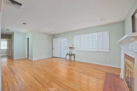Tiny photo for 6912 Louise Ave, Lake Balboa, CA 91406 (MLS # SR25242955)