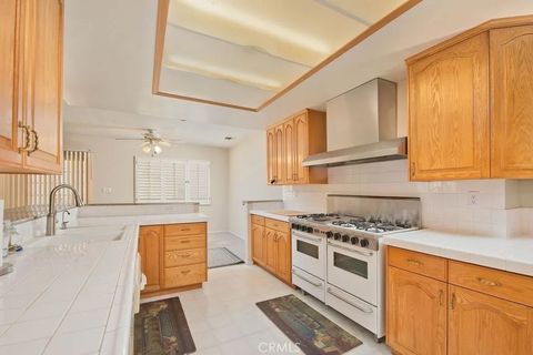 Tiny photo for 6912 Louise Ave, Lake Balboa, CA 91406 (MLS # SR25242955)