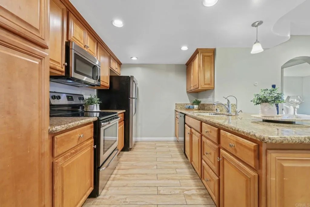 1111 Seacoast Drive 9