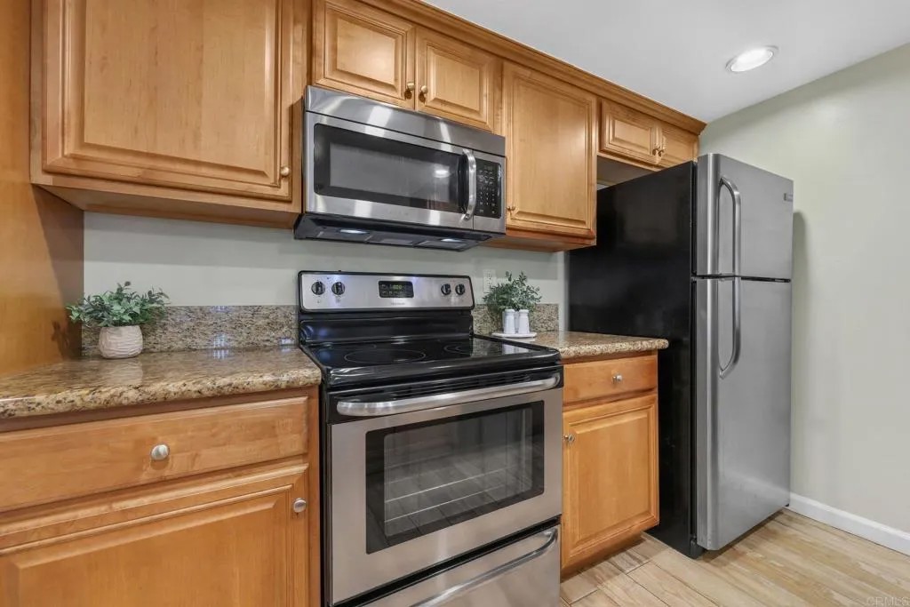 1111 Seacoast Drive 9