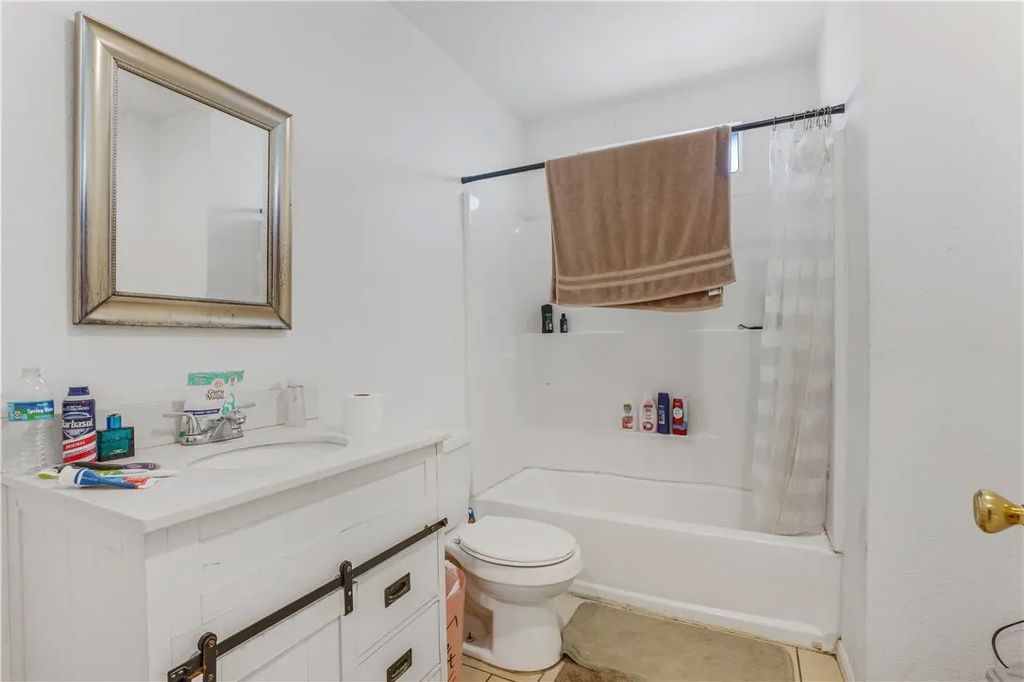 Photo of 139 Dr Martin Luther King Jr Boulevard, Bakersfield, CA 93307 (MLS # DW26069323)