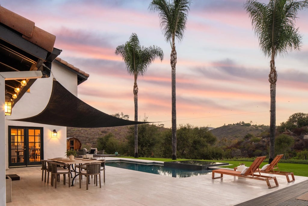 Photo of 4097 Canyon de Oro, Encinitas, CA 92024 (MLS # 260021579)