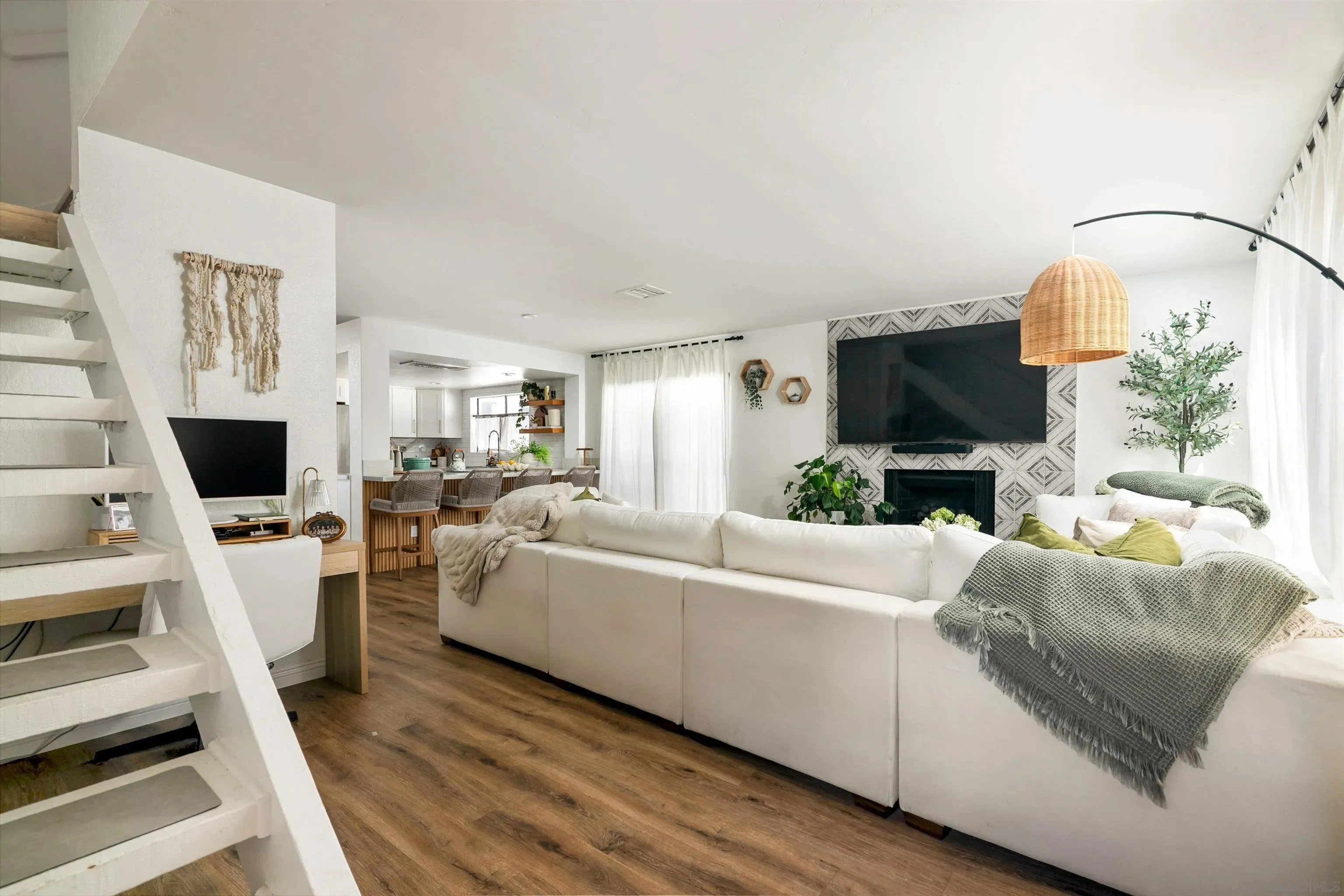 San Diego, California 92109, United States, 2 Bedrooms Bedrooms, ,3 BathroomsBathrooms,Residential,Active,233111