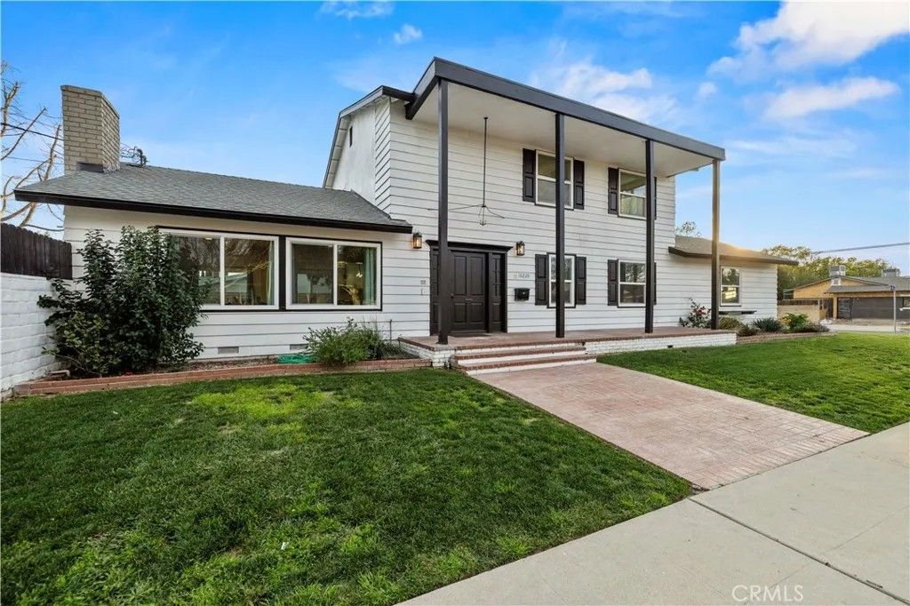 Photo of 10228 Amestoy, Northridge, CA 91325 (MLS # SR26024000)