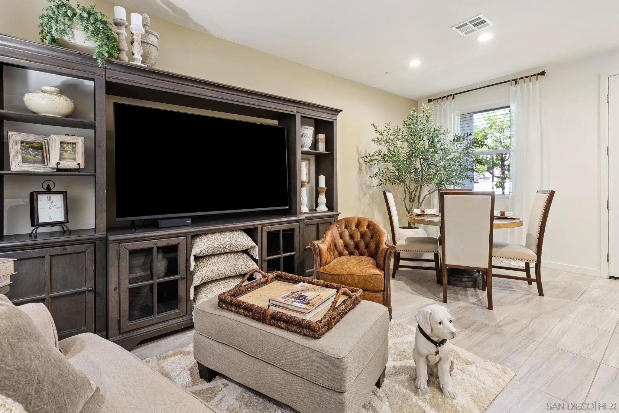 4132 Calle Arbol