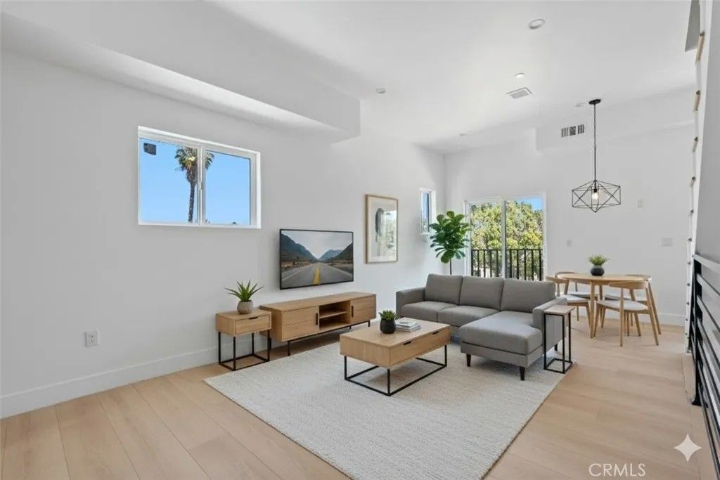 Photo of 2637 S Garth Ave #A, Los Angeles, CA 90034 (MLS # BB25267144)