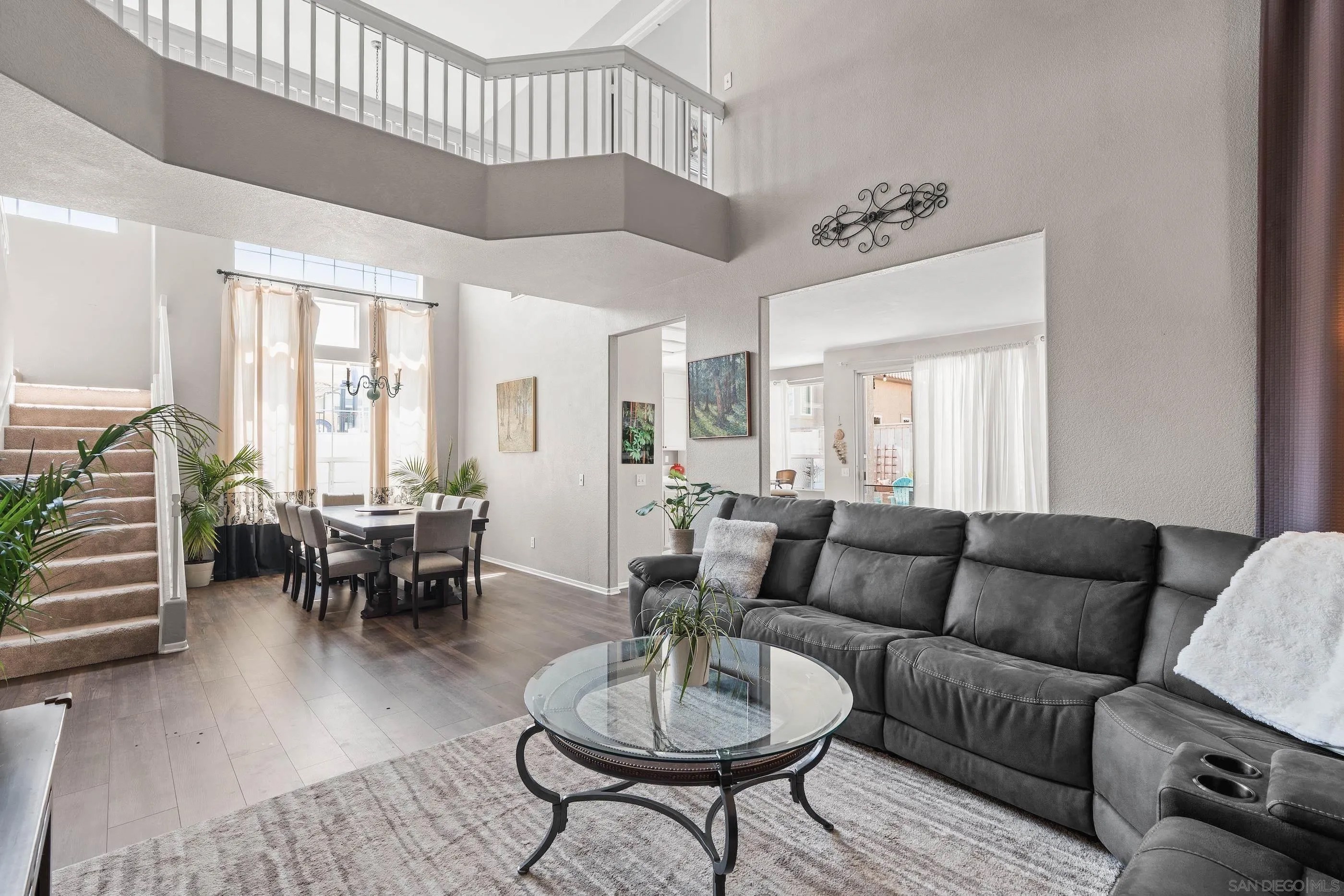 1593 Avenida Guillermo