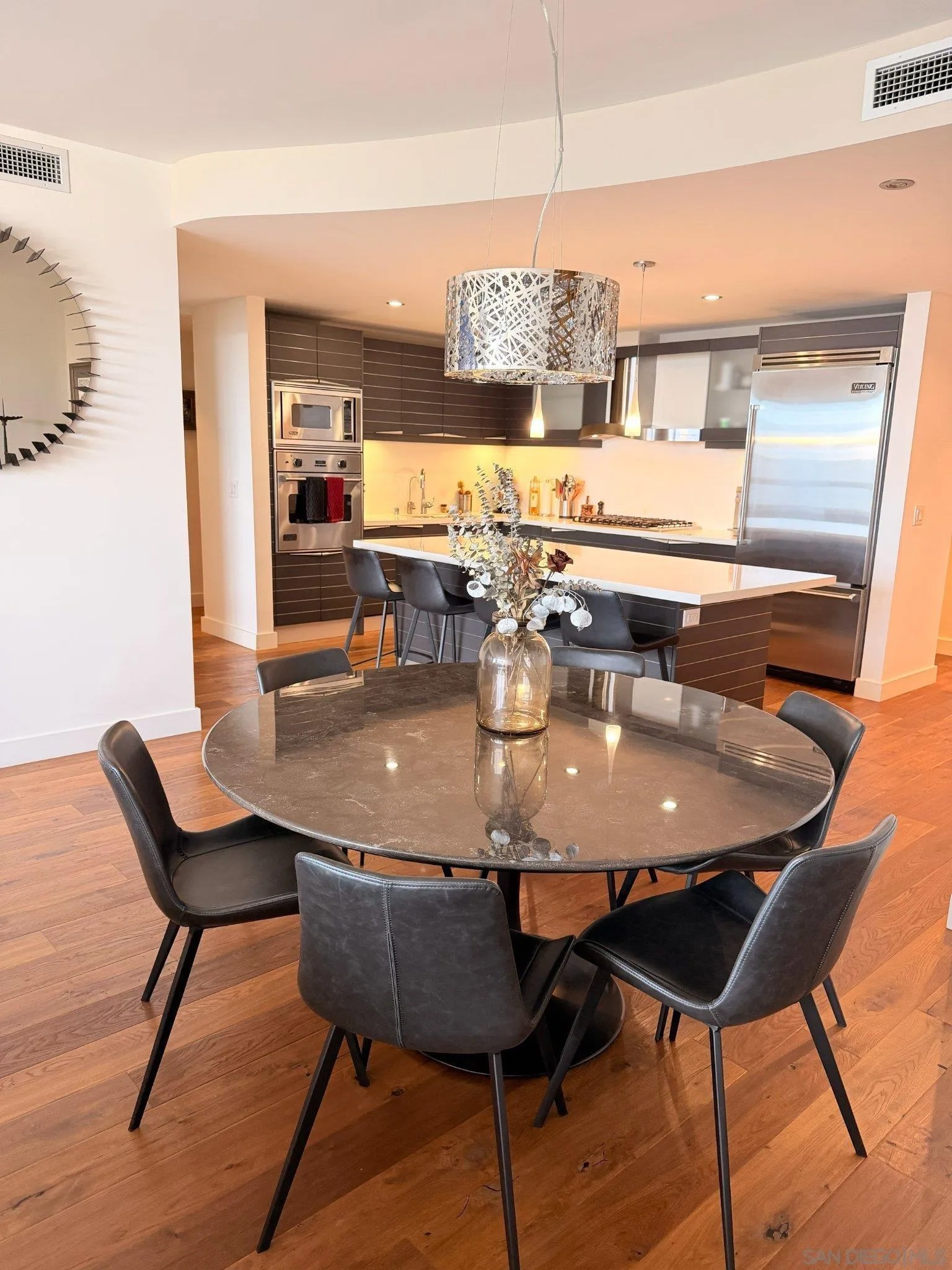 1325 Pacific Highway 1301