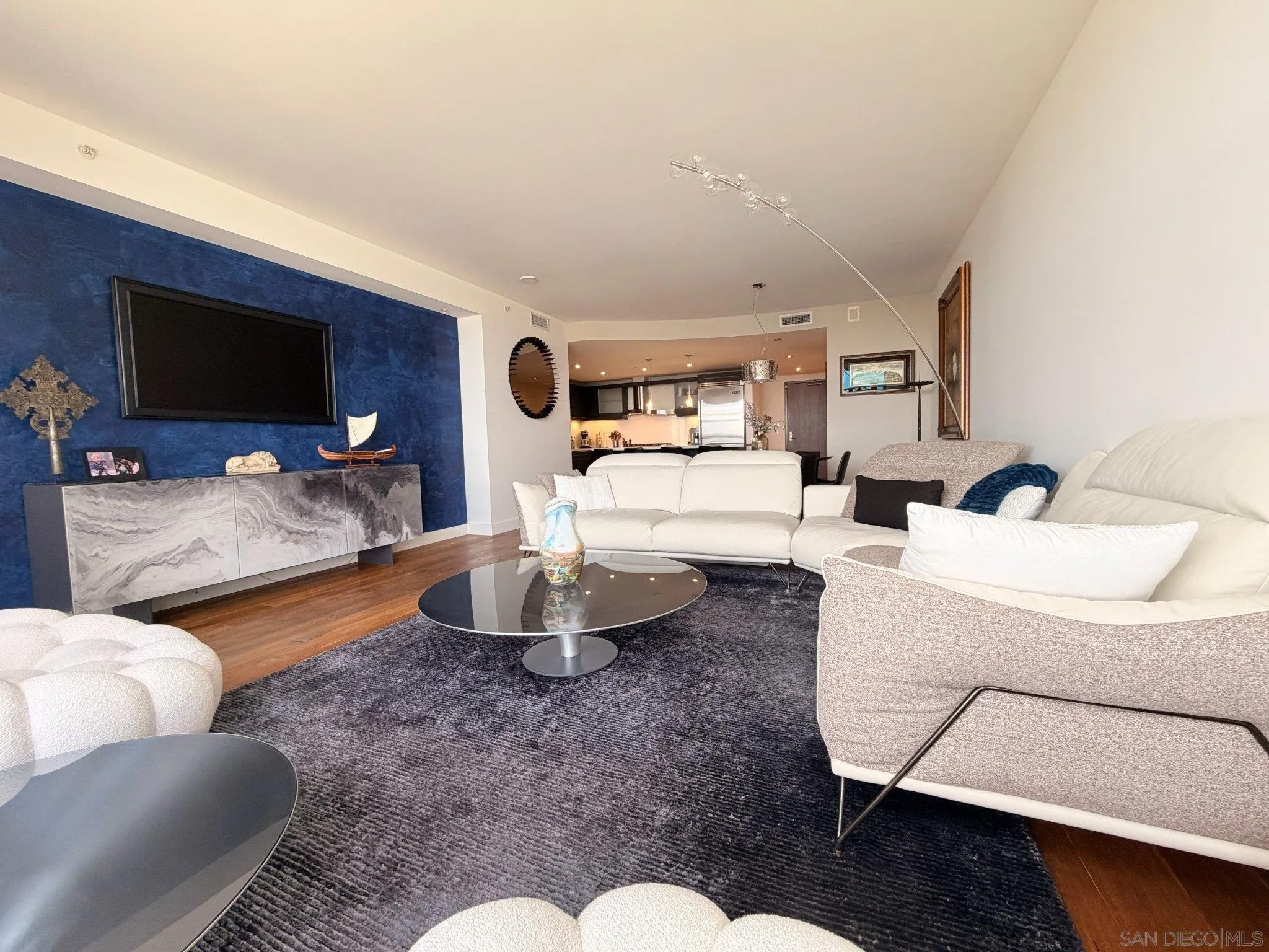 1325 Pacific Highway 1301