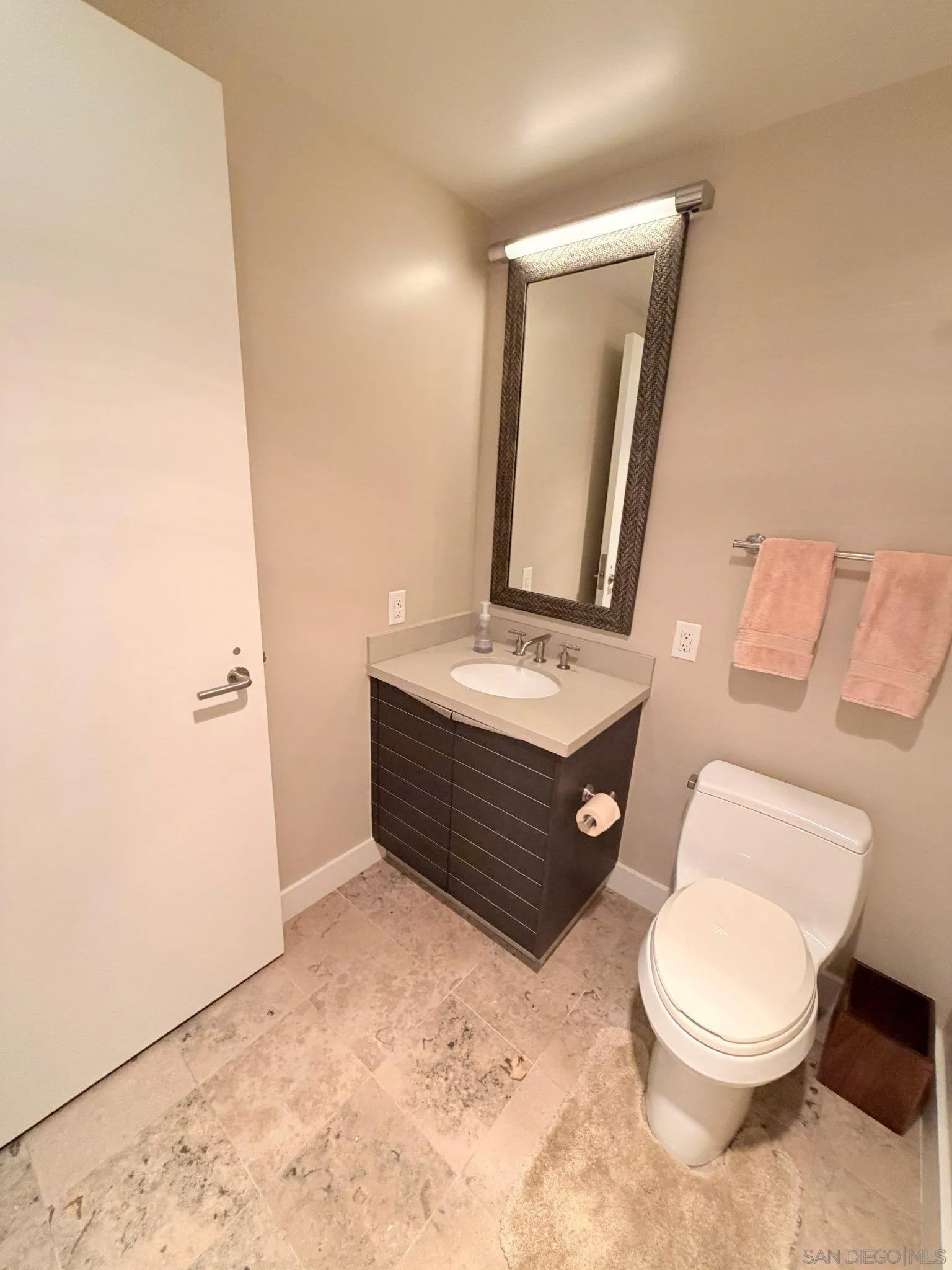 1325 Pacific Highway 1301