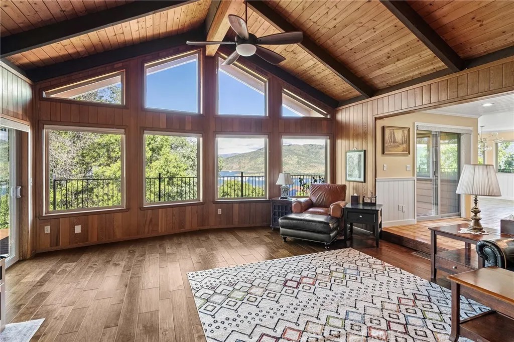 5360 Treasure Hill