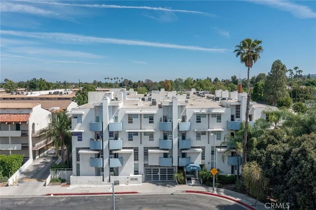 Photo of 5350 White Oak Avenue #413, Encino, CA 91316 (MLS # SR26061015)