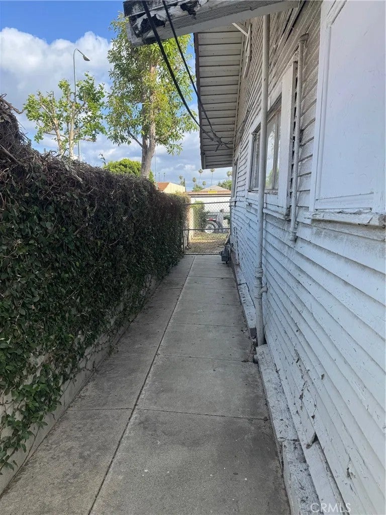 5077 Huntington North