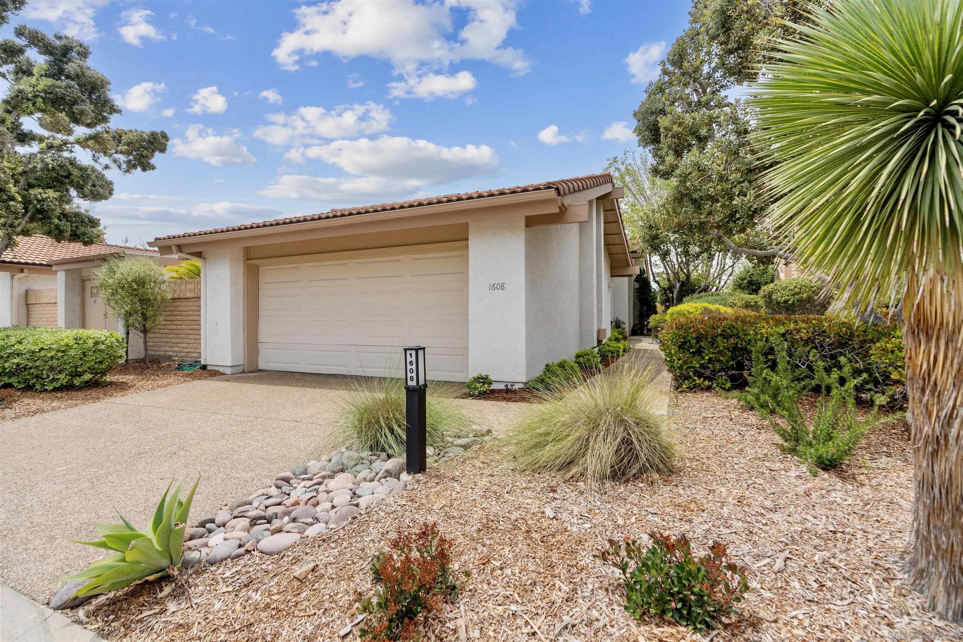 1608 Caminito Asterisco