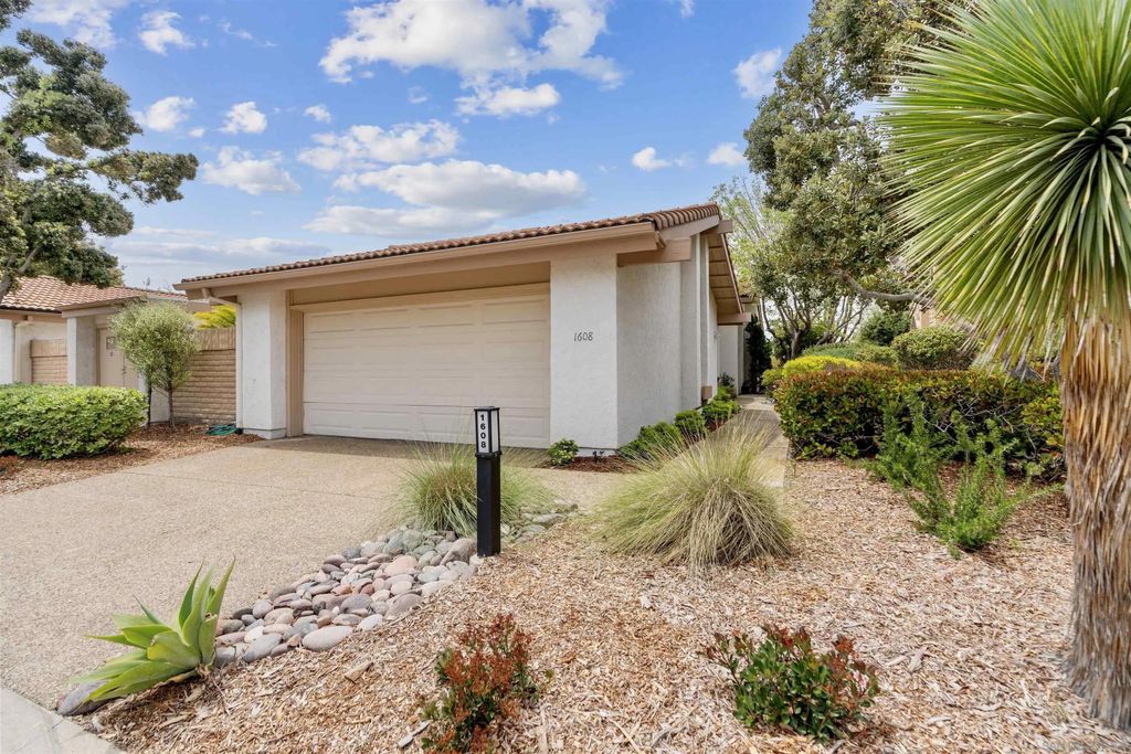 Photo of 1608 Caminito Asterisco, La Jolla, CA 92037 (MLS # 250040553)
