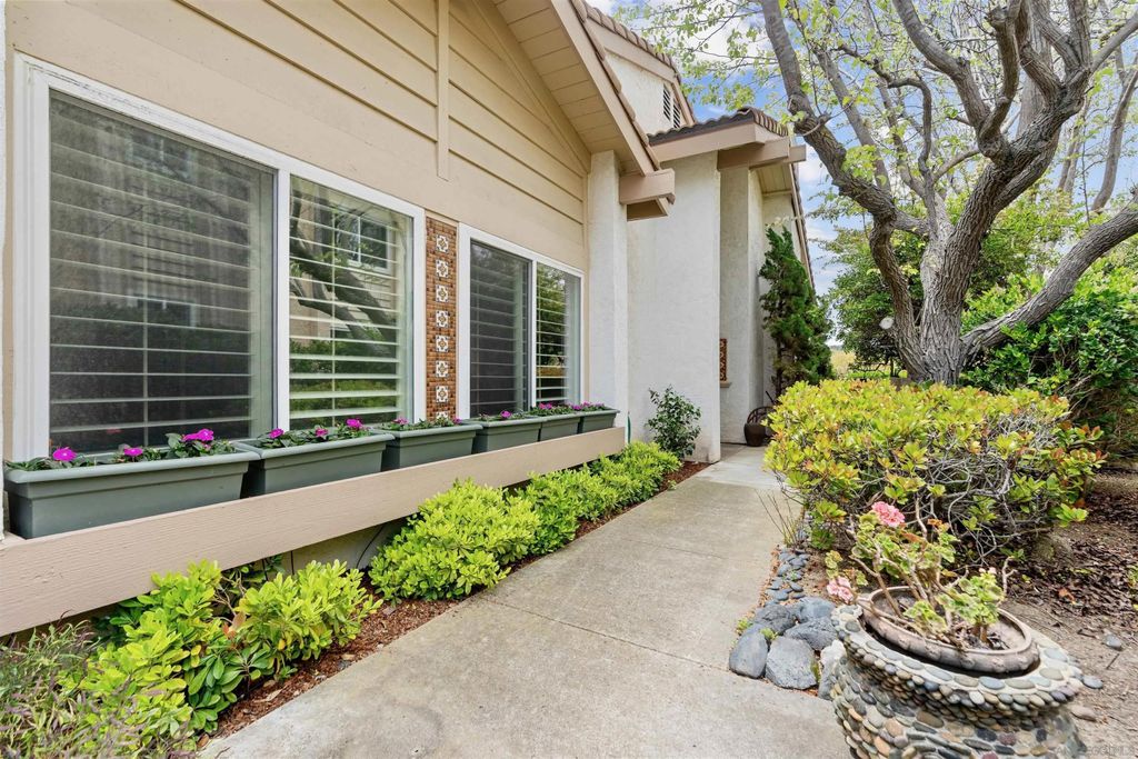 Photo of 1608 Caminito Asterisco, La Jolla, CA 92037 (MLS # 250040553)