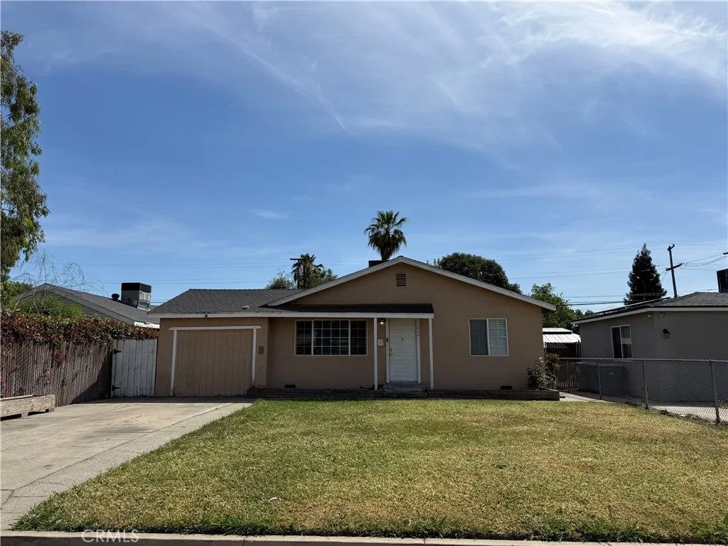 Photo of 1020 W 24th St, Merced, CA 95340 (MLS # MC26094848)