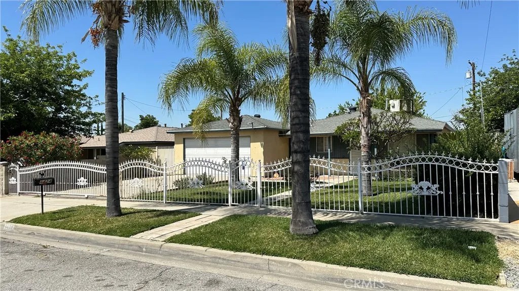 1424 Lynwood Way