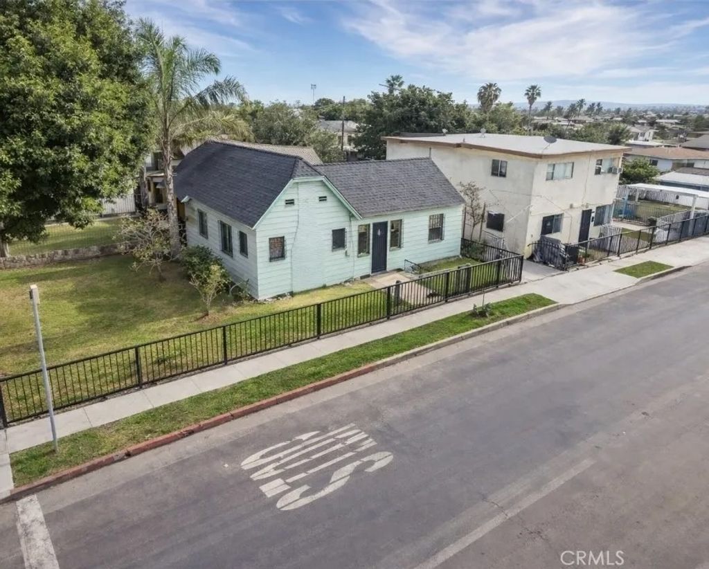 Photo of 402 E 92nd St, Los Angeles, CA 90003 (MLS # CV26048270)